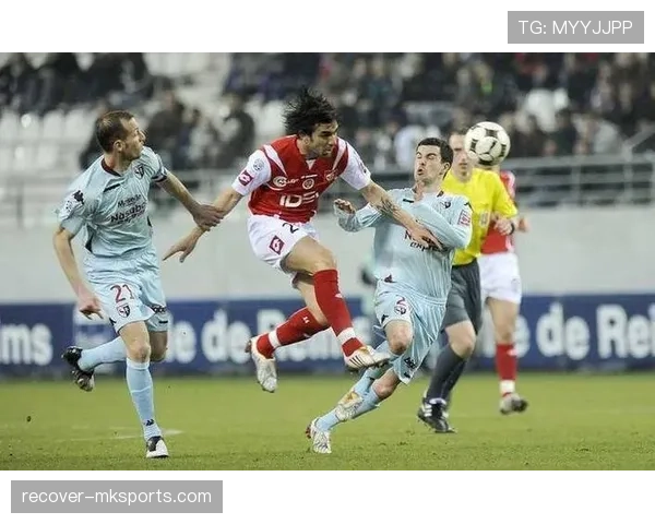 意甲领头羊持续提升状态,表现强劲巩固冠军争夺优势 意甲领头羊持续提升状态,表现强劲巩固冠军争夺优势