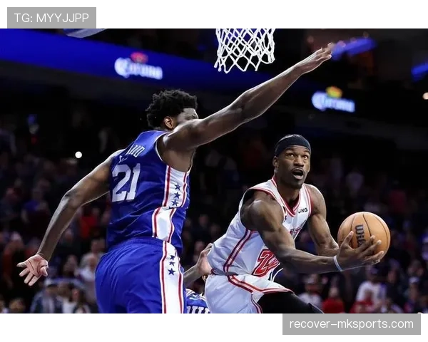 卡隆·巴特勒无球跑动提升防守效率，助球队关键时刻稳固防线