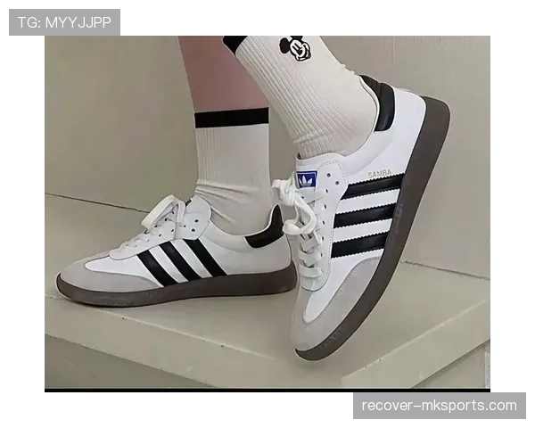 谌龙衣柜里鞋比我一个月工资还多，活生生提醒我什么叫差距